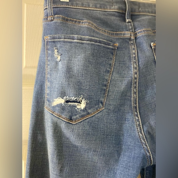 💙GREAT CONDITION | Abercrombie & Fitch | Size 4R - Picture 15 of 17